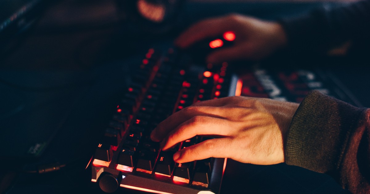 hands on keyboard