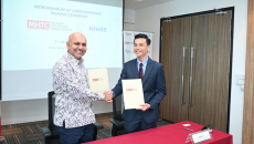 [Left-Right] Mohd Daud Mohd Arif, CEO, Malaysia Healthcare Travel Council, and Simon Lin, VP and Executive Director for Asia-Pacific, HIMSS