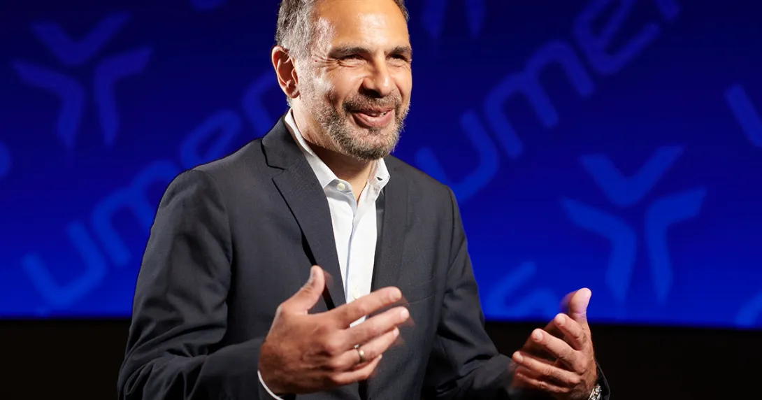 Jean-Claude Saghbini at Lumeris on stage speaking about AI