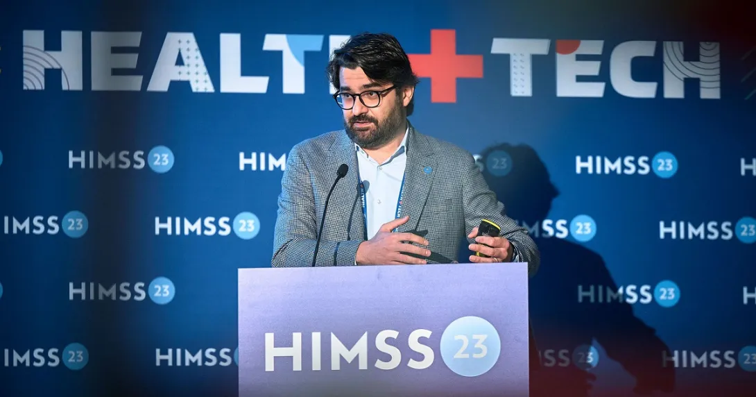 David Novillo Ortiz on stage at HIMSS23 Europe