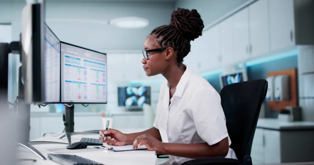 A clinical staff analysing data