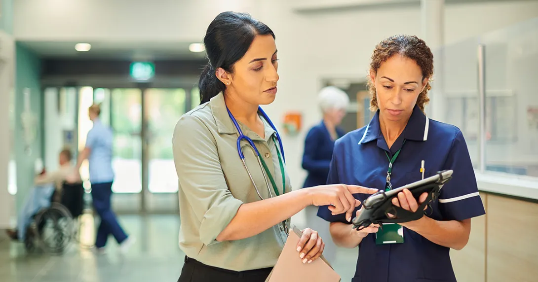 Hospital colleagues share article on tablet