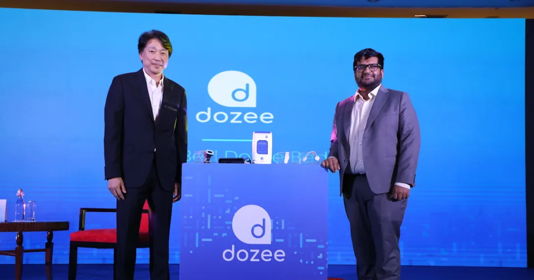 [Left] Wellysis CTO Rick Hongryul Kim and [Right] Dozee CTO Gaurav Parchani pose beside the new Dozee Pro EX