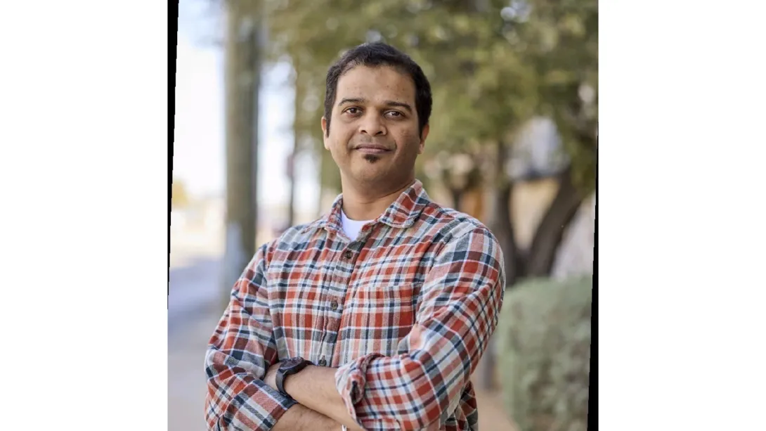 Portrait photo of Rohan Desai